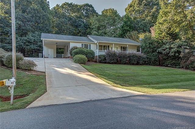 1st image of 210 Aspen Dr