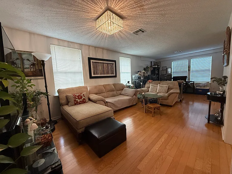 5909-11 General Haig St #5911 — Photo 5