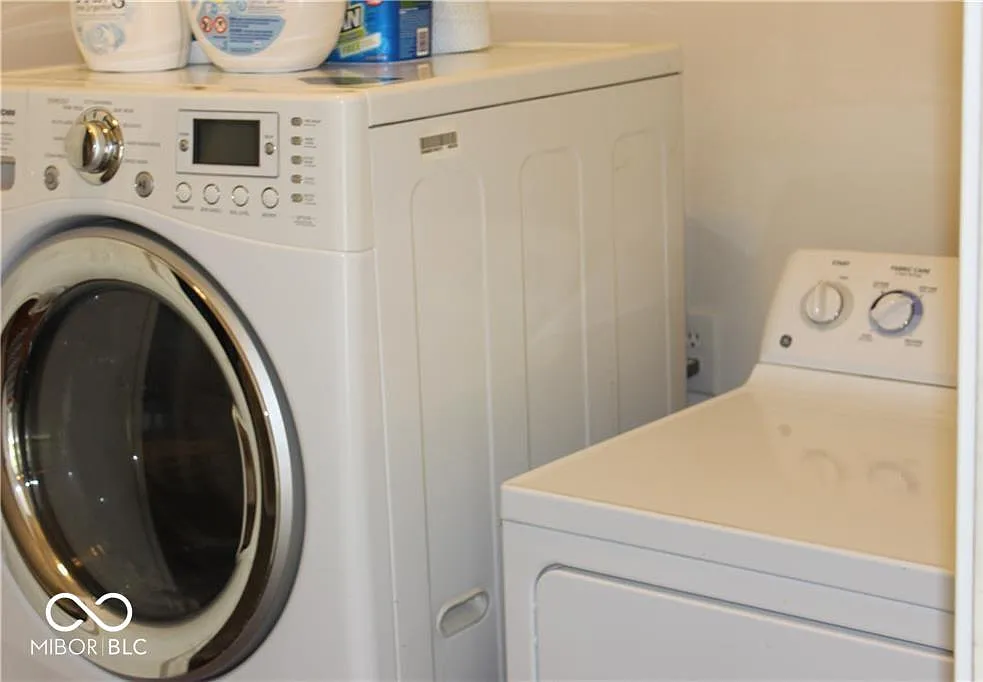 2 bed, 2.5 bath, 1479 sqft, $1,950 — Photo 4