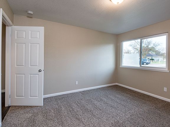3rd image of 26524 Fonda Ave