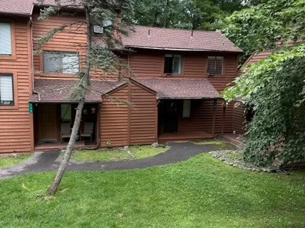 328 Crewe Ct, Bushkill, PA 18324