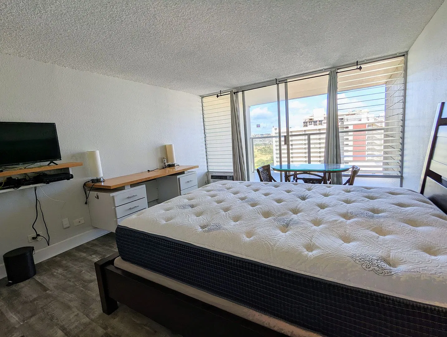 Partially Furnished Studio With 1-Bath At Island Colony, No Parking — Photo 2