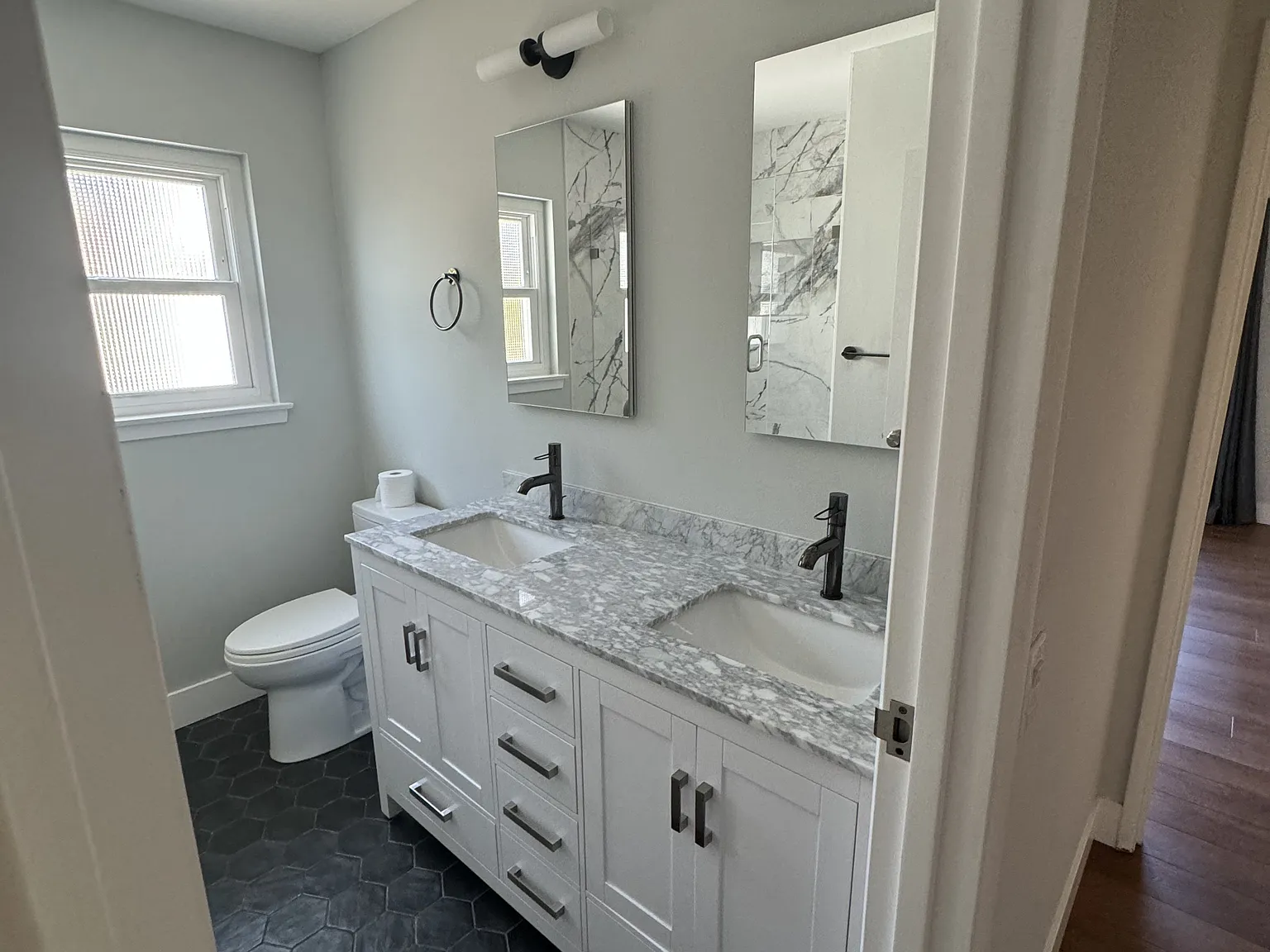 3 bed, 1423 sqft, $5,750 — Photo 4