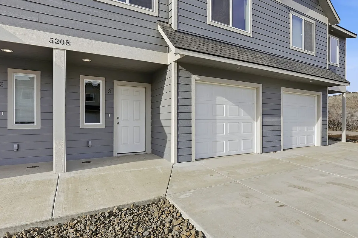 Building Photo - Apple Valley Town Homes