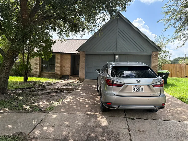 1911 Quail Green Ct — Photo 1