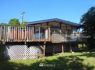 1389 E Camano Dr, Camano Island, WA