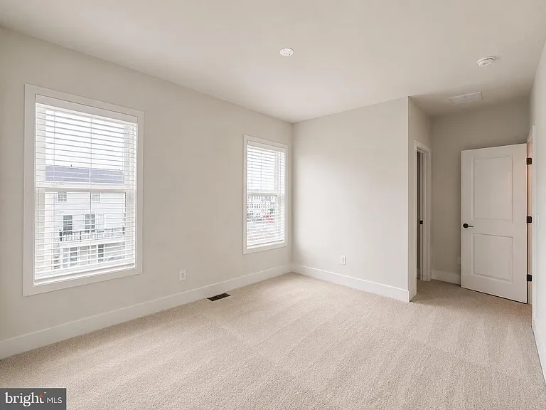 131 Sapphire St — Photo 42