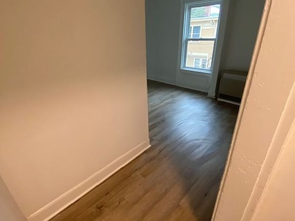 5th image of 94 E Main St #4