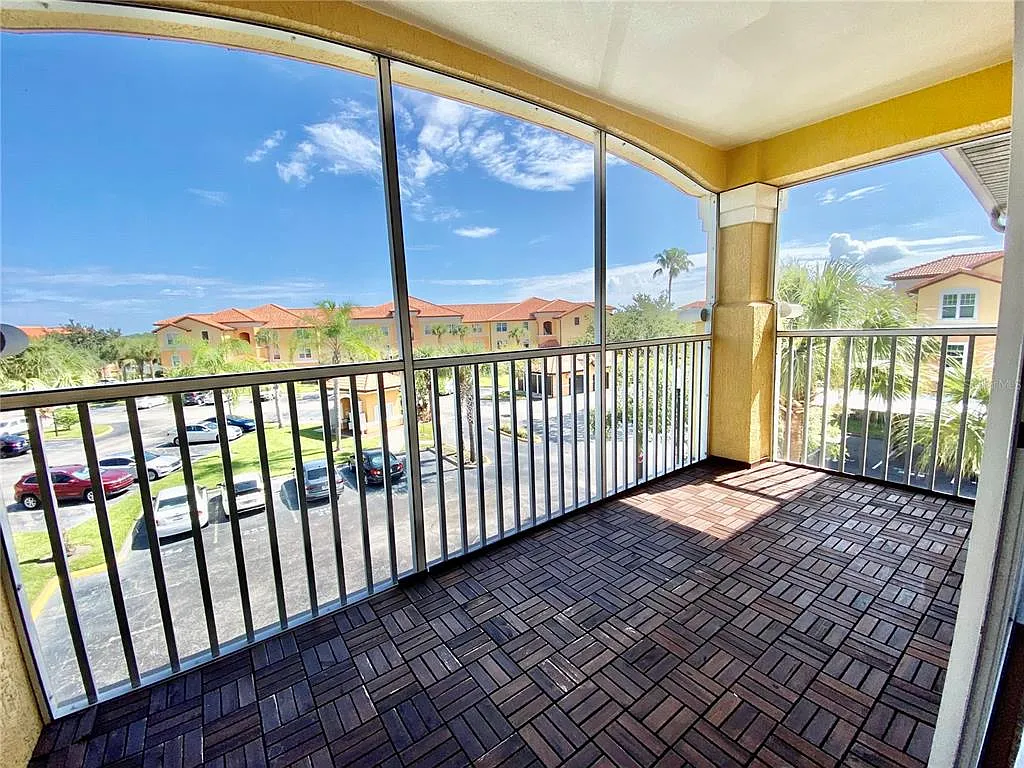 2 bed, 2.0 bath, 1004 sqft, $1,750 — Photo 3