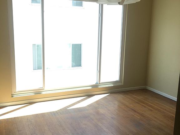 5th image of 1660 Amberwood Dr APT B
