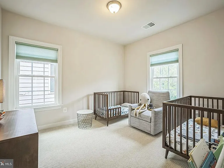 423 Parkview Ave — Photo 14