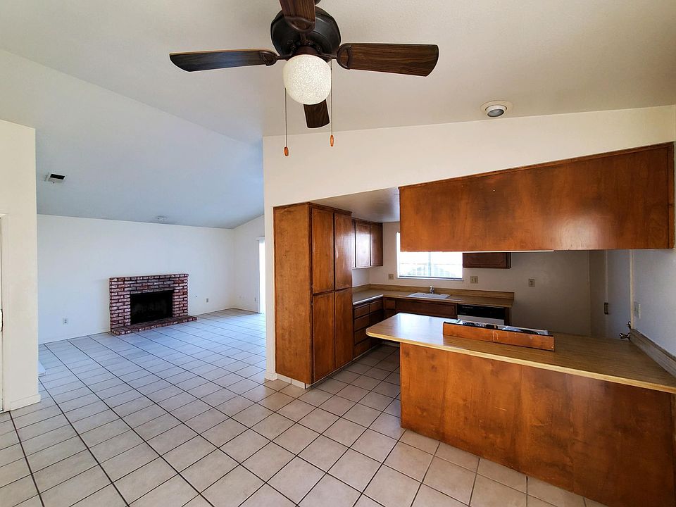 dining room/kitchen area