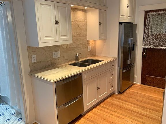 2nd image of 2205 N Farwell Ave APT 6