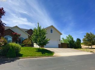 737 Divot Loop, Sutherlin, OR 97479