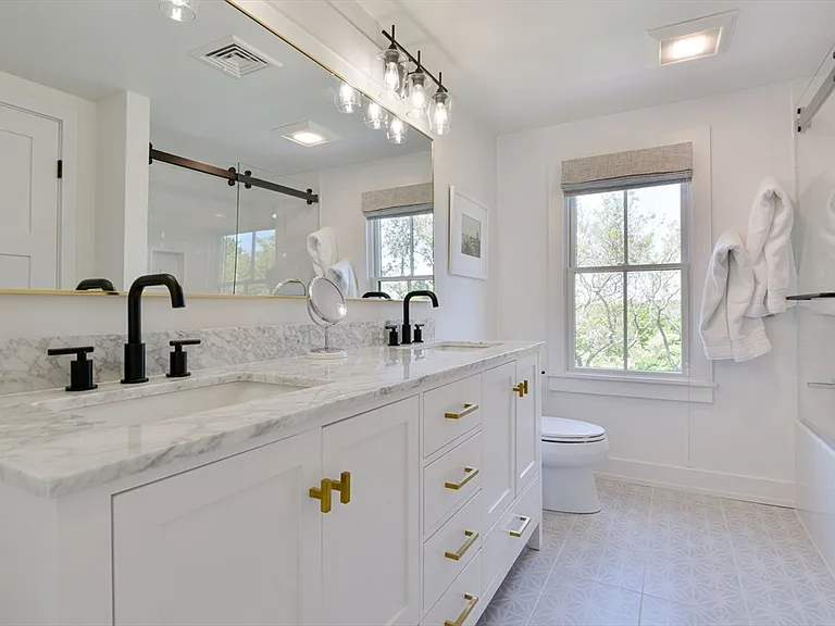8 Burnt Swamp Ln — Photo 11