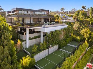 1140 Summit Dr, Beverly Hills, CA 90210