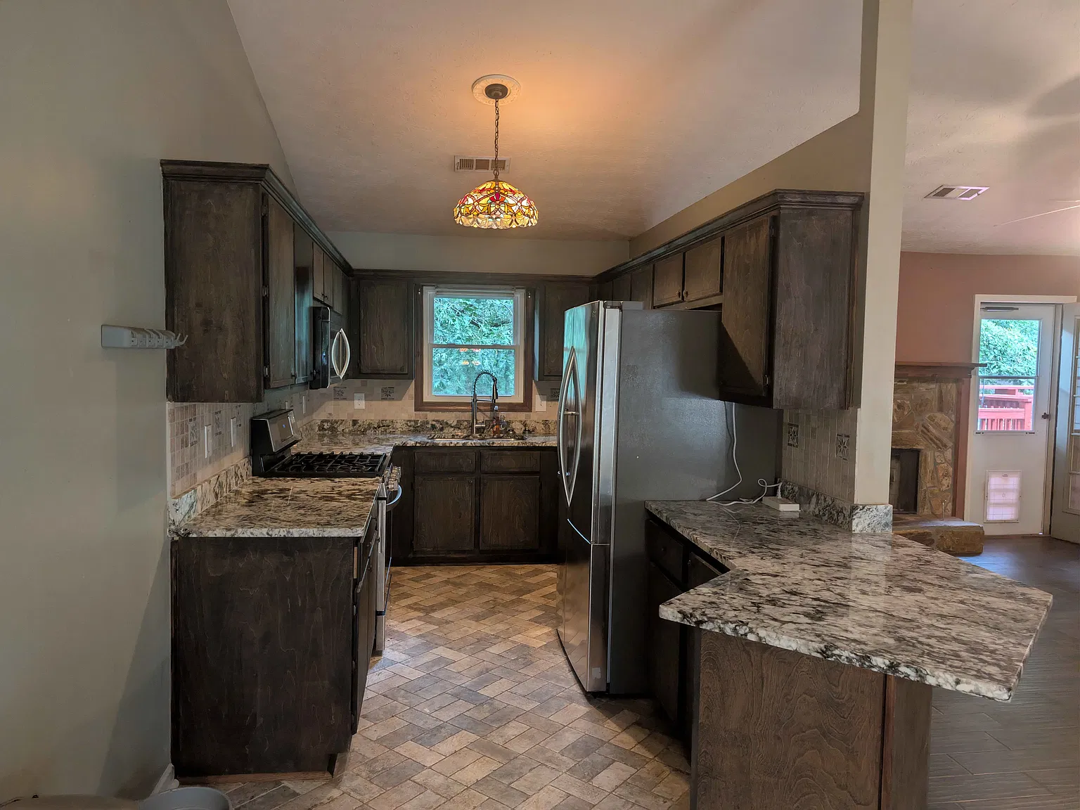 3 bed, 1428 sqft, $2,350 — Photo 3
