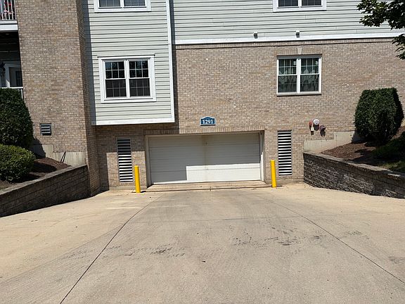 2nd image of 1291 W Lake St APT 302