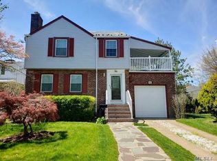 10 Flower Rd, Valley Stream, NY 11581