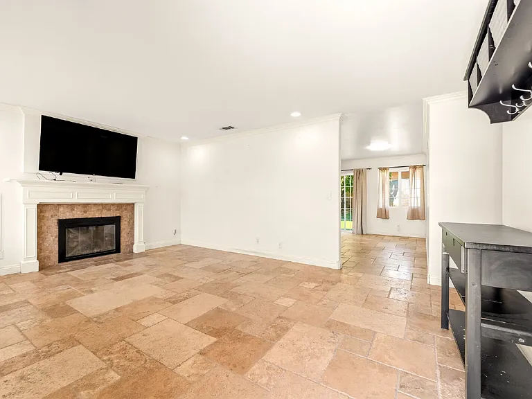 232 Village Sq — Photo 4