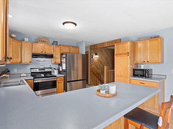 5th image of 102 Oak Dr