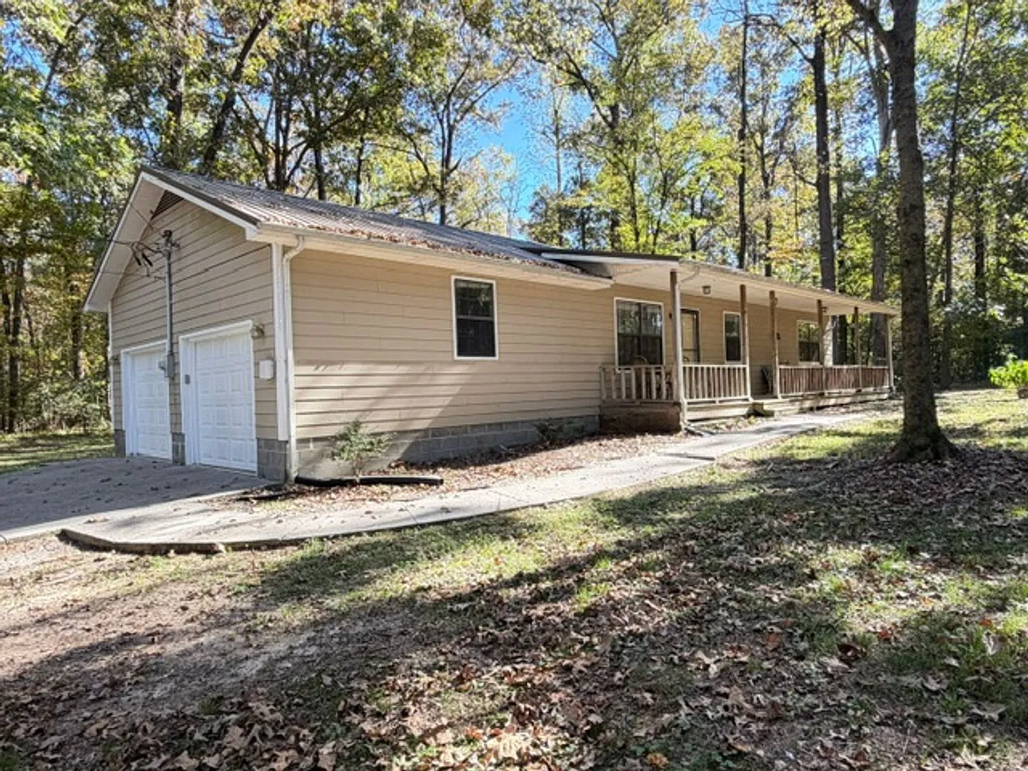 3Bedroom 2 Bath House w/ attached Garage — Photo 1