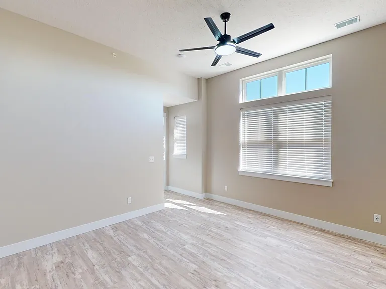 2119 State St — Photo 13
