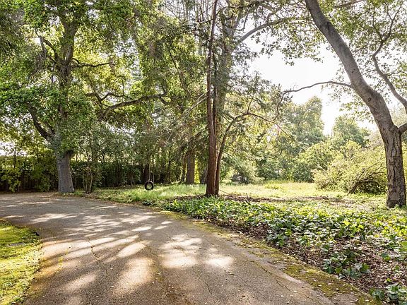 3rd image of 226 Park Ln