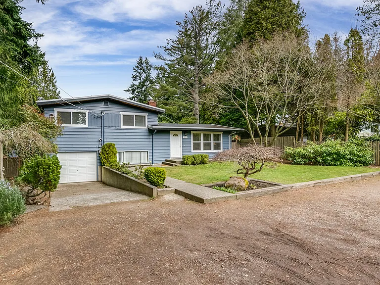 Fully furnished | 3 beds/1.5 bath | 2 parking spaces | no garage access | dogs okay