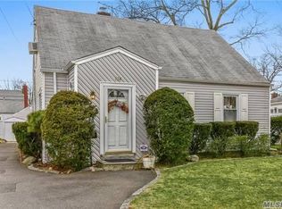 154 Haig Rd, Valley Stream, NY 11581