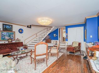 872 Edgegrove Ave, Staten Island, NY 10309