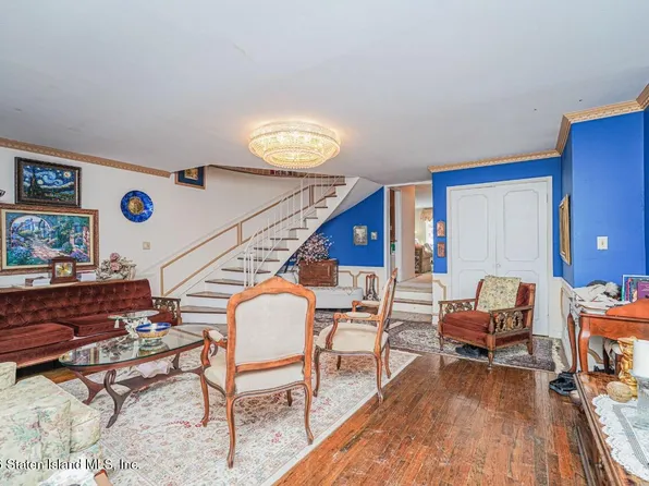 872 Edgegrove Ave, Staten Island, NY 10309