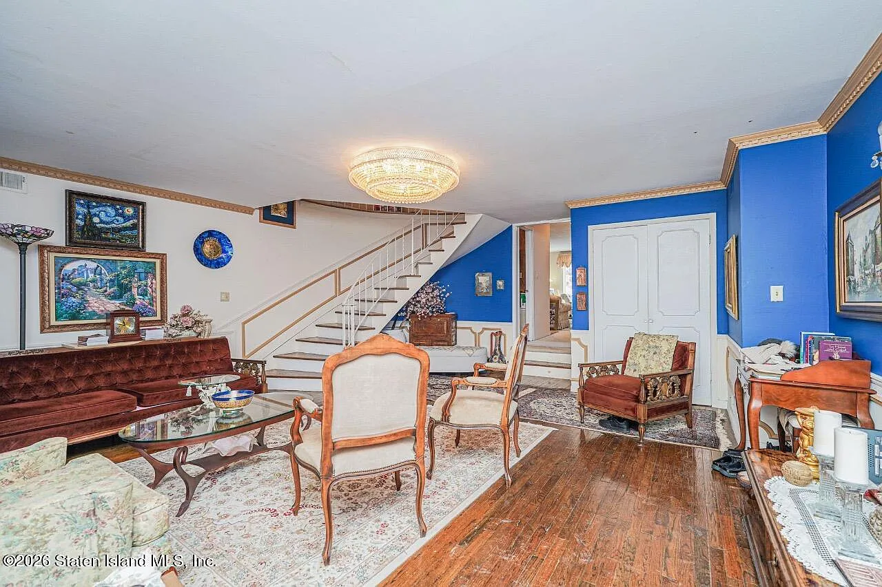 872 Edgegrove Ave photo 1