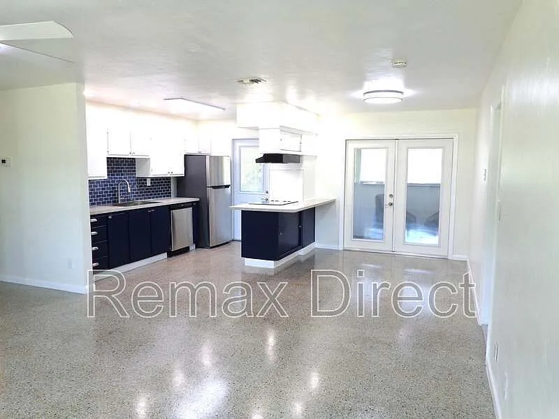 3 bed, 2.0 bath, $3,000 — Photo 4