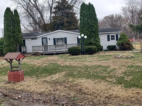 15566 S 8th St, Clinton, IN 47842