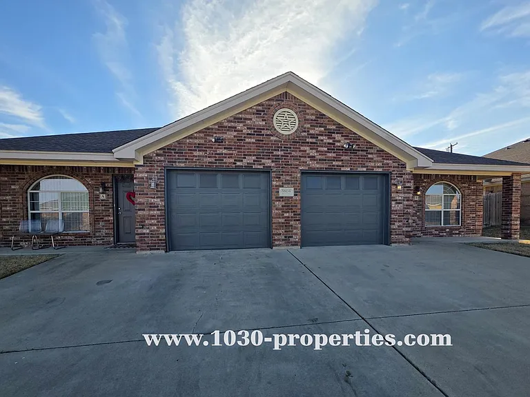 5804B Aquarius Dr — Photo 1