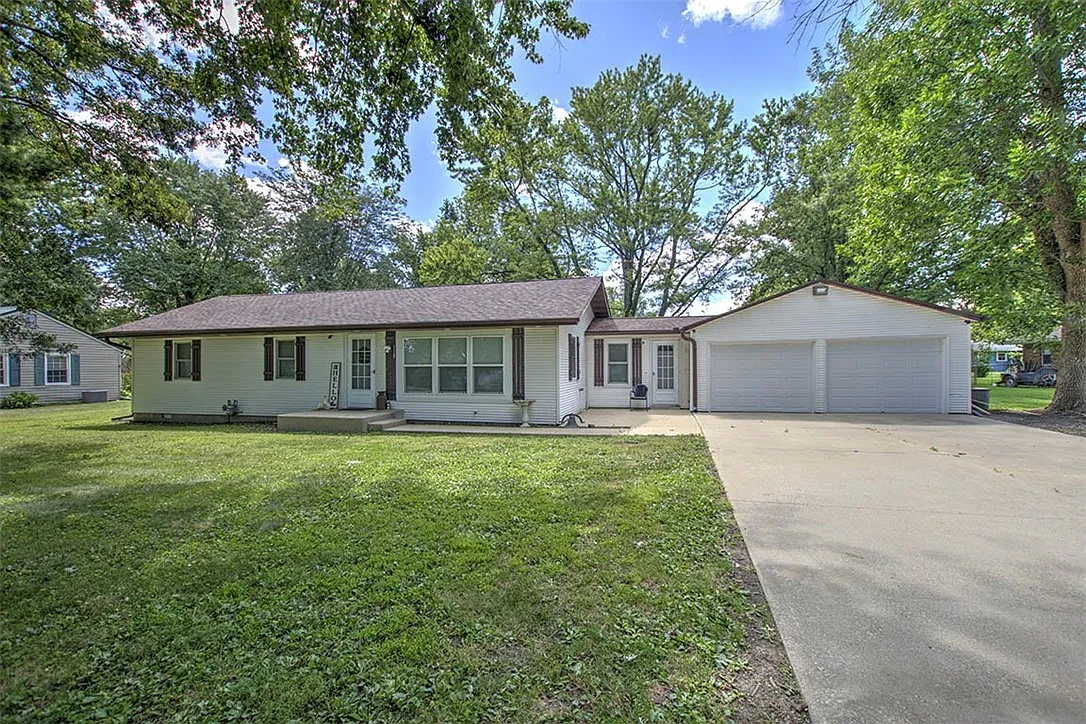 115 E Bower St photo 1