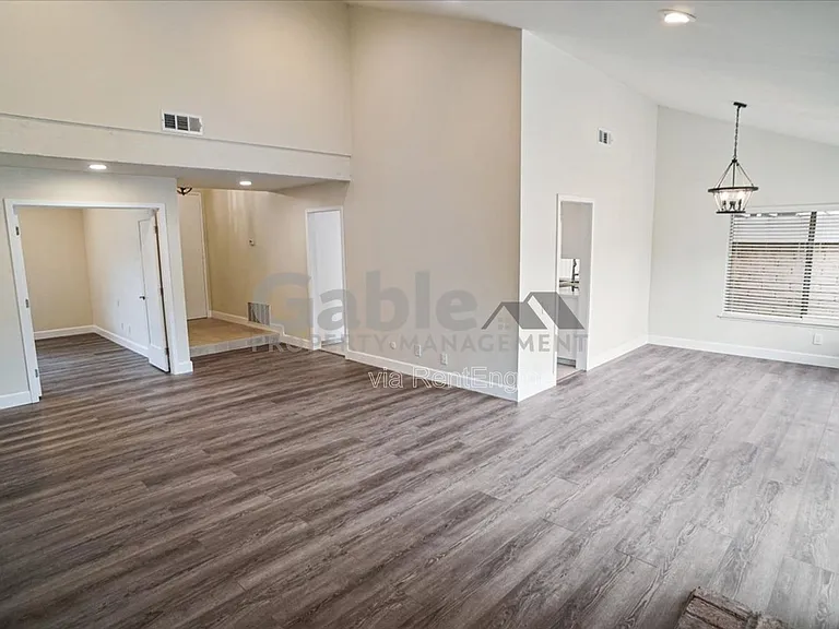 23922 Avenida Entrana — Photo 3