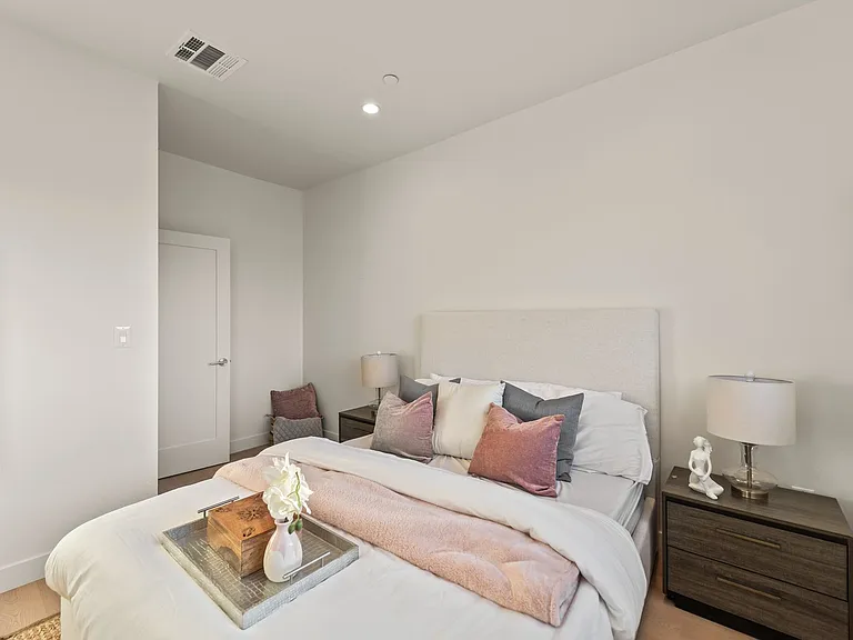 19025 Bassett Street — Photo 16