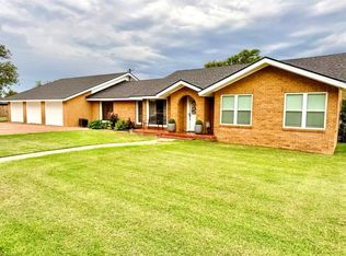 400 Avenue H, Olton, TX 79064