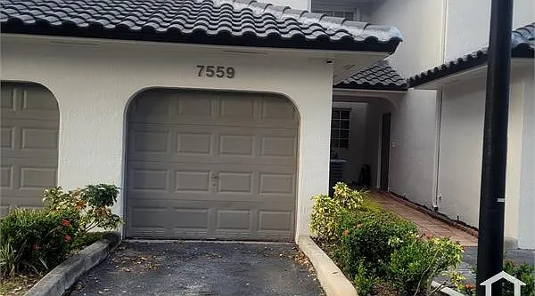 4 bed, 1330 sqft, $3,900 — Photo 2