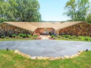 1960 Coulter Shoals Cir, Lenoir City, TN 37772