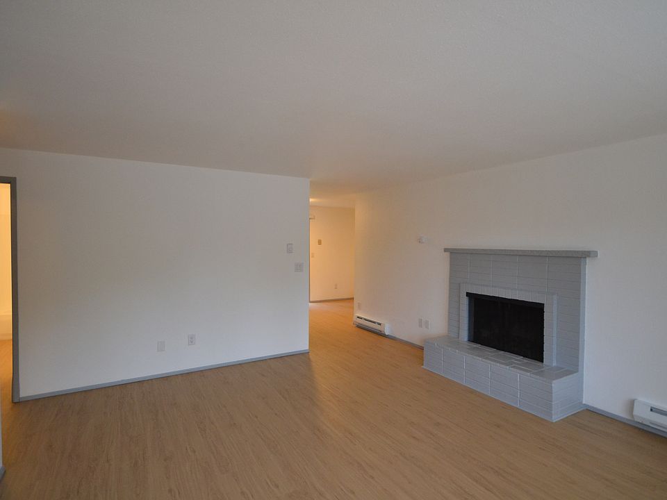 Living Room w/ Fireplace