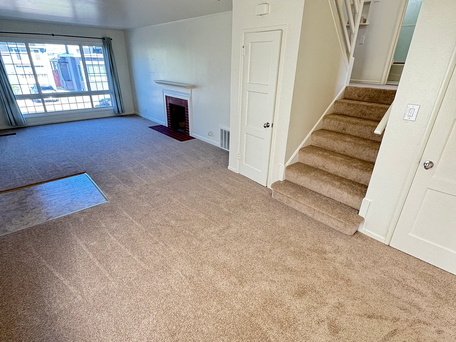 3 bed, 1250 sqft, $5,295 — Photo 3