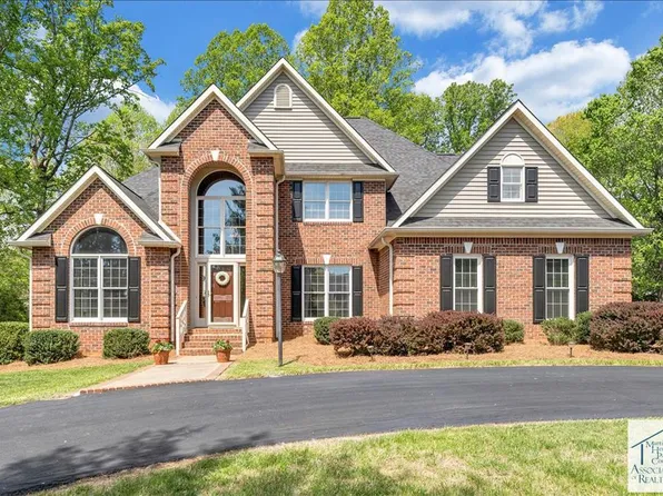 50 Staffordshire Cir, Martinsville, VA 24112