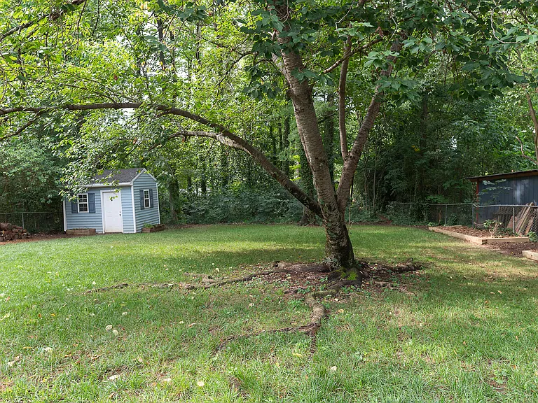 1700 Colonial Ave — Photo 35