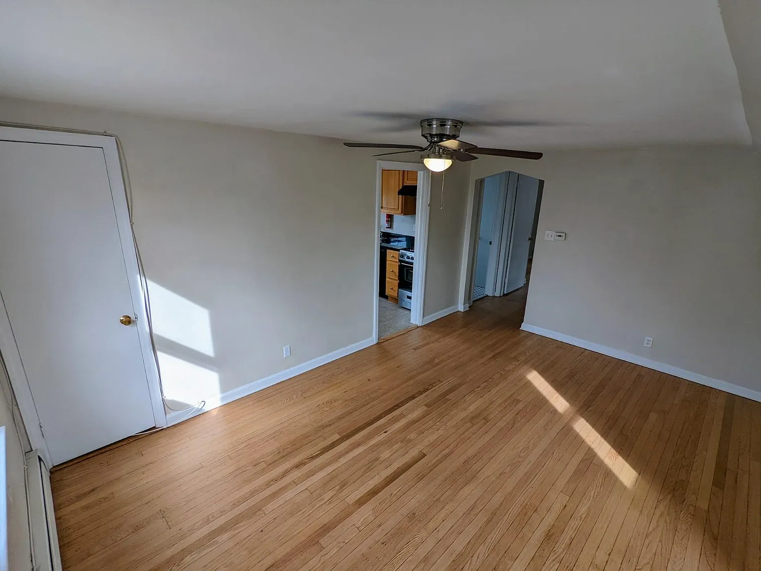 1 bed, 700 sqft, $1,300 — Photo 3
