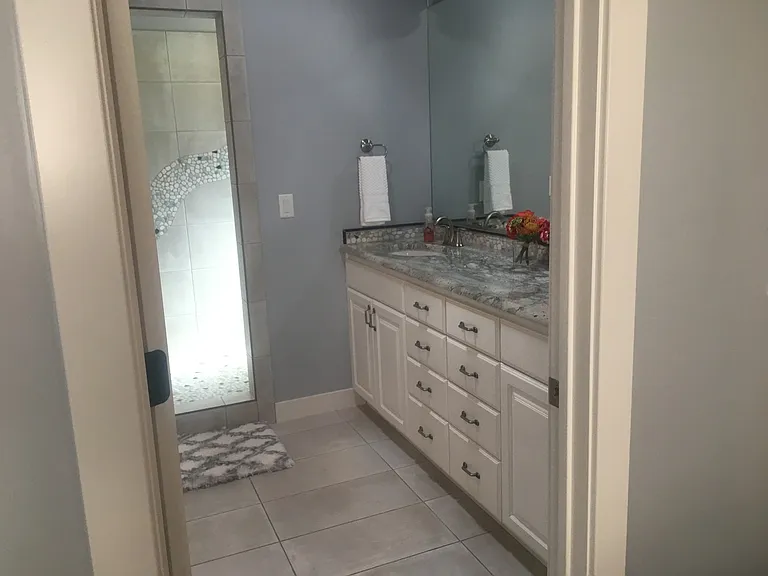 358 E Vermillion Ave — Photo 4