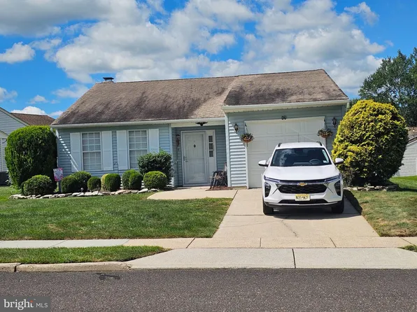 17 Meadowwood Ct, Columbus, NJ 08022