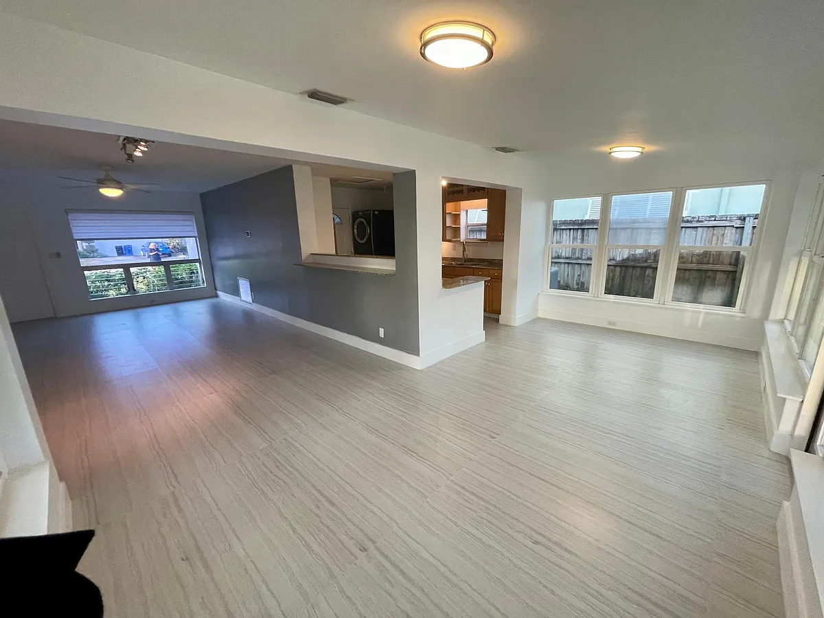 Building Photo - 1117 Avocado Isle